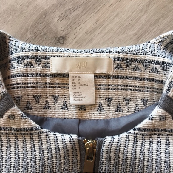 H&M Full Zip Modern Boho Embroidered Blazer w Shoulder Pads Sz 32 - Picture 2 of 11